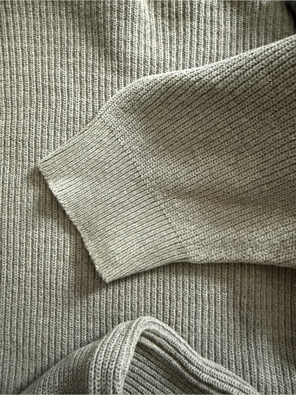 Vintage Eddie Bauer Men's Crewneck Sweater in Light Gray - Picture 4 of 4